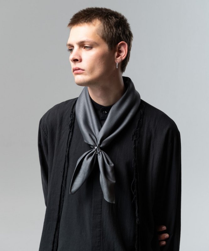 画像8: 【glamb 2026 Spring先行予約】glamb グラム / Oversized Glossy Scarf (2色展開) (8)