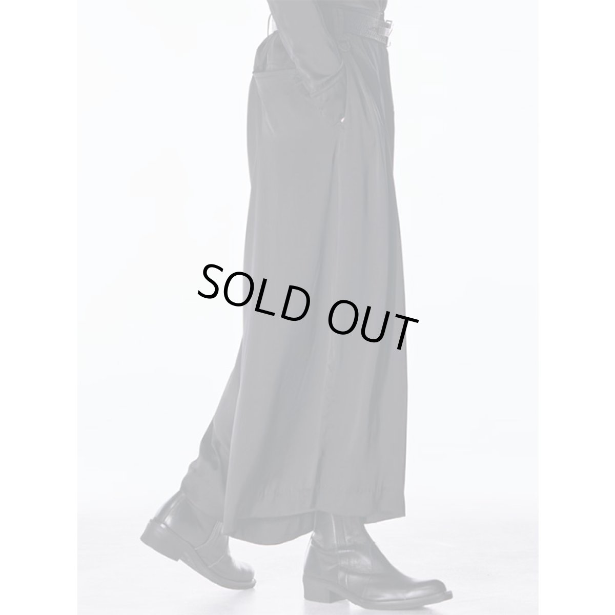 画像2: 【2026AW先行予約】kiryuyrik キリュウキリュウ / Vintage Satin Wide Tuck Slacks (1色展開) (2)