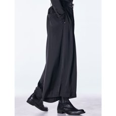 画像2: 【2026AW先行予約】kiryuyrik キリュウキリュウ / Vintage Satin Wide Tuck Slacks (1色展開) (2)