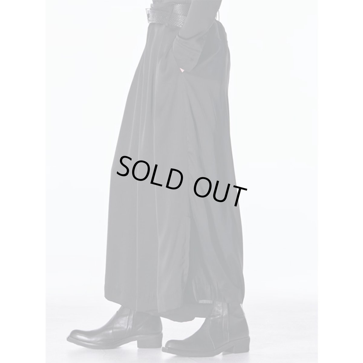 画像3: 【2026AW先行予約】kiryuyrik キリュウキリュウ / Vintage Satin Wide Tuck Slacks (1色展開) (3)