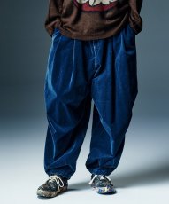 画像3: 【glamb 2026 Winter先行予約】glamb グラム / Indigo Velveteen Knee Tuck Pants (1色展開) (3)